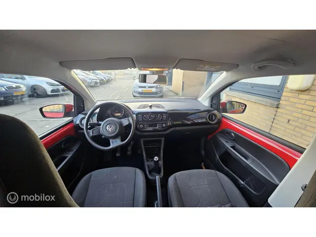 Volkswagen up! 1.0 BMT up! beats 2016 Benzine 14