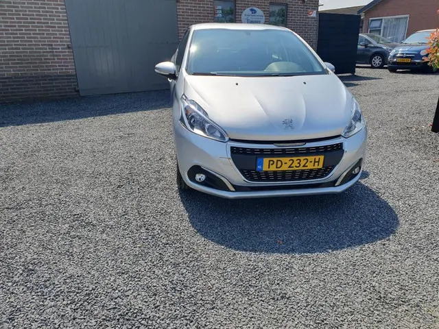 Peugeot 208 1.2 PureTech Active 2017 Benzine 2