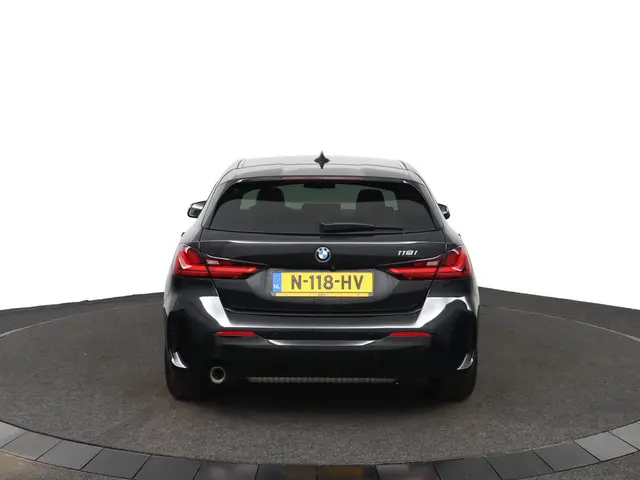 BMW 1 Serie 118i Executive Edition 2021 Benzine 57