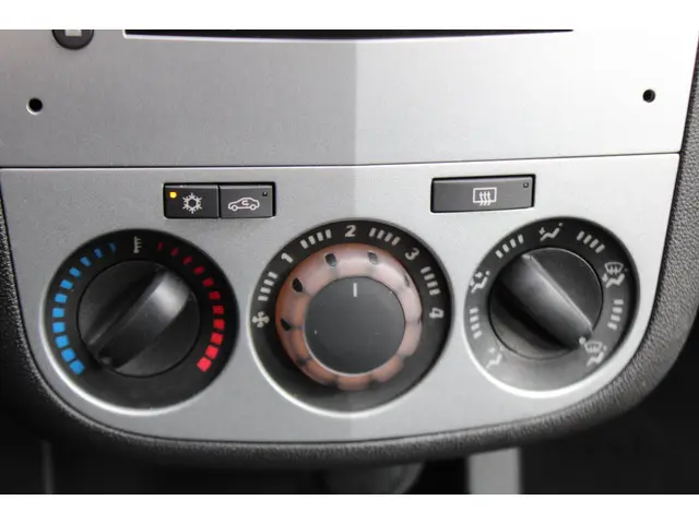 Opel Corsa 1.2-16V Berlin 2014 Benzine 20