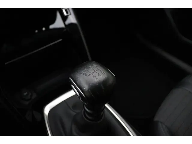 Peugeot 208 1.2T Allure Pack 2021 Benzine 24