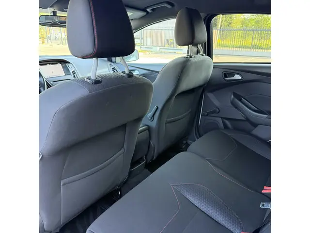 Ford Focus 1.0 ST-Line | PDC | Sport Uitvoering ! 2016 Benzine 11