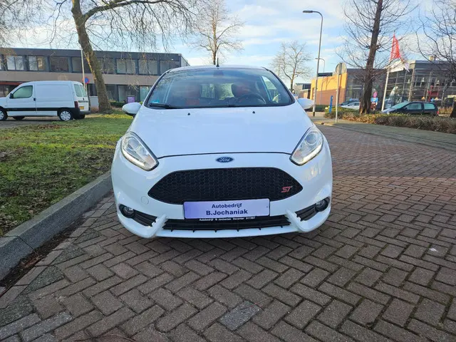 Ford Fiesta 1.6 ST1 134KW 182PK MOOIE AUTO 2014 Benzine 10