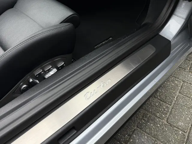 Porsche 911 Cabrio 3.8 Turbo Cabrio 2016 Benzine 39