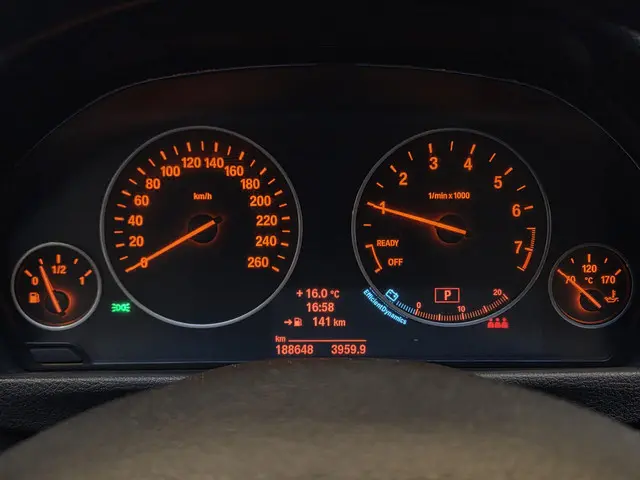 BMW 3 Serie Gran Turismo 320i Executive 2014 Benzine 26