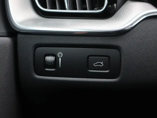 Volvo XC60 2.0 B4 R-Design 2022 Benzine 22