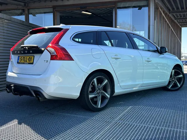 Volvo V60 1.6 T3 R-Design 2014 Benzine 6