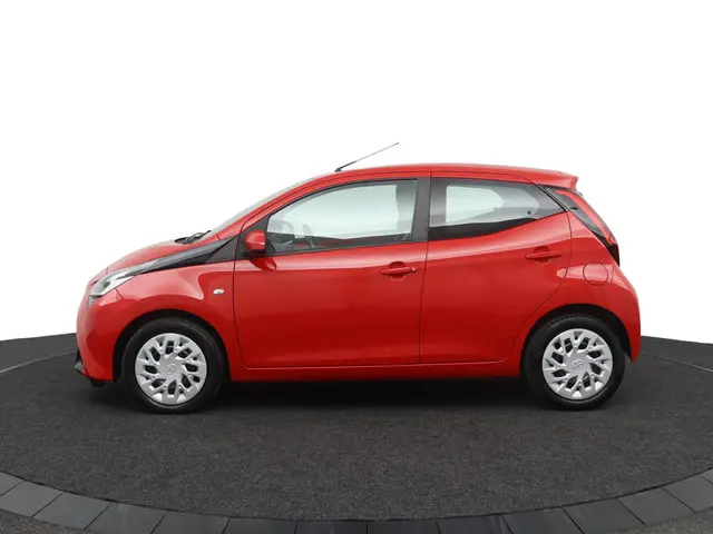Toyota Aygo 1.0 VVT-i x-play 2021 Benzine 3