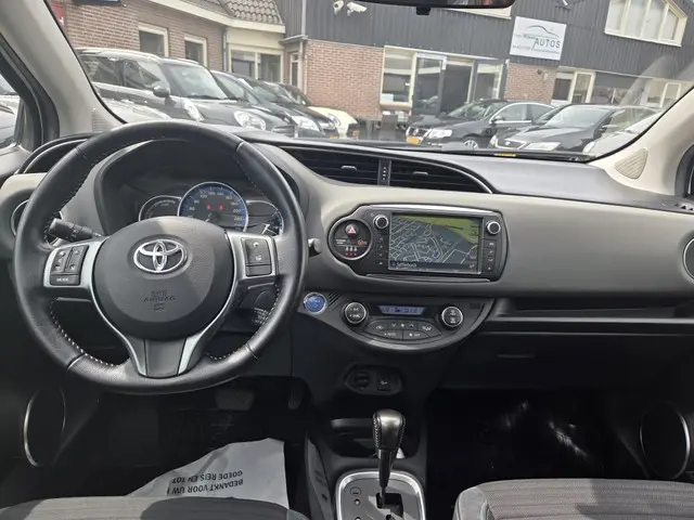 Toyota Yaris 1.5 Hybrid Dynamic 2015 Hybride Benzine 2