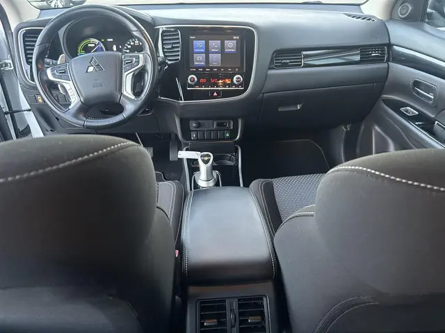 Mitsubishi Outlander 2.4 PHEV Pure + 2020 Hybride Benzine 21