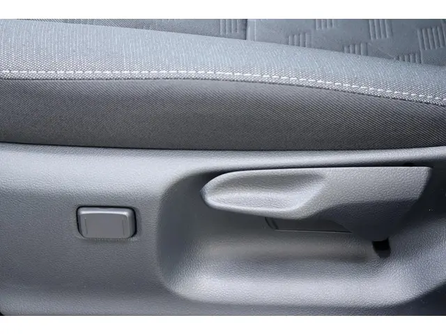 Toyota Yaris 1.5 Hybrid 115 Dynamic, 2025 Hybride Benzine 19