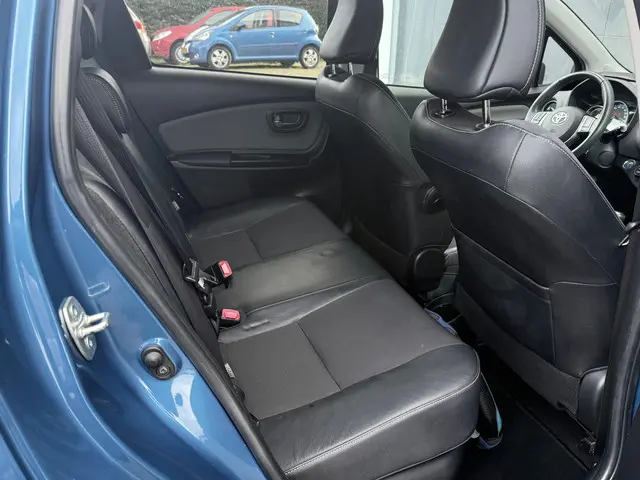 Toyota Yaris 1.5 Hybrid Dynamic 2014 Hybride Benzine 13