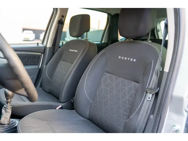 Dacia Duster 1.2 TCe 4x2 Lauréate 2015 Benzine 16