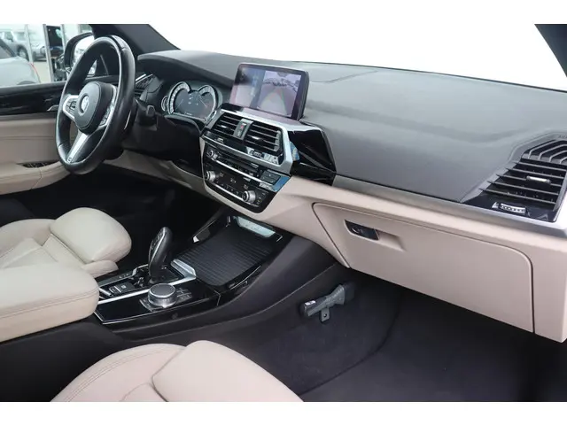 BMW X3 xDrive20i High Executive 2018 Benzine 9