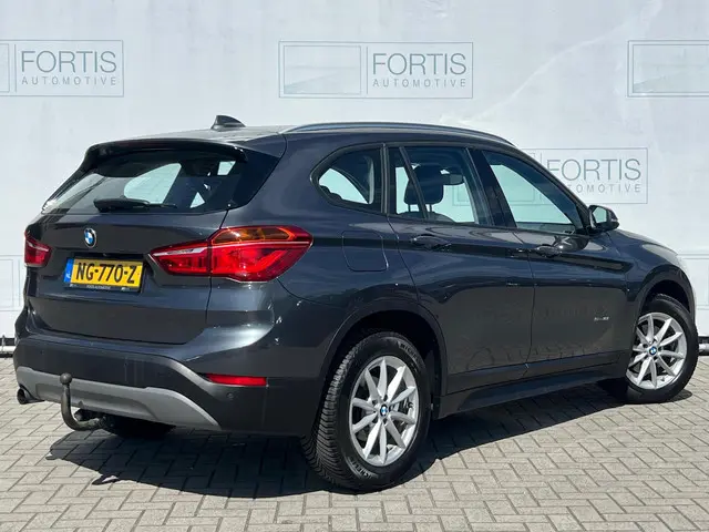 BMW X1 sDrive18i Centennial Executive 2017 Benzine 2