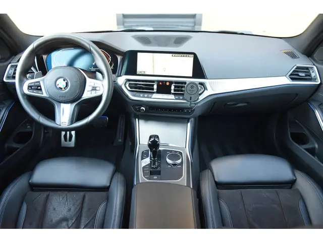 BMW 3 Serie Touring 320i Business Edition 2022 Benzine 3