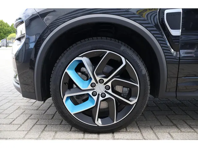 Lynk & Co 01 Lynk&Co 1.5 2023 Hybride Benzine 13