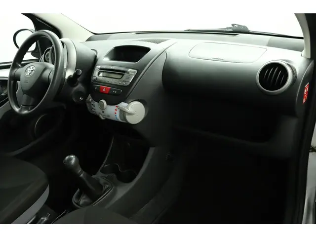 Toyota Aygo 1.0 VVT-i Now 2014 Benzine 38