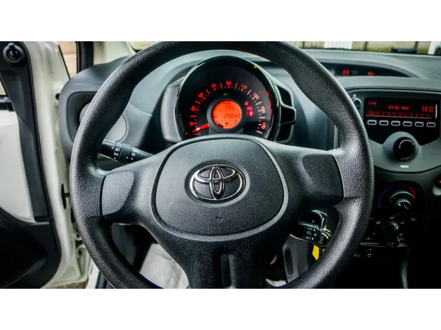 Toyota Aygo 1.0 VVT-i x-now 2016 Benzine 19