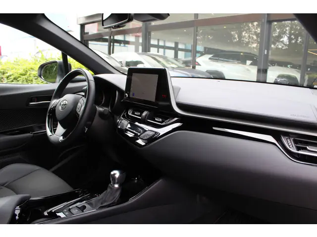 Toyota C-HR 2.0 Hybrid Style Bi-Tone 2023 Hybride Benzine 6
