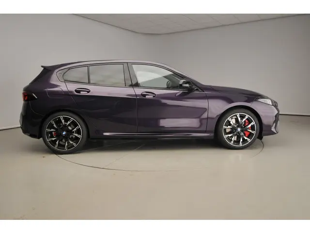 BMW 1 Serie 5-deurs 120 2025 Benzine 3