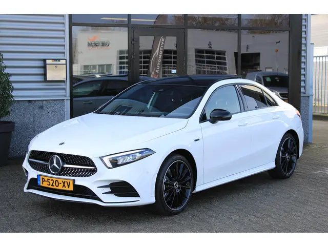 Mercedes-Benz A-Klasse 250 e AMG 2020 Hybride Benzine 4