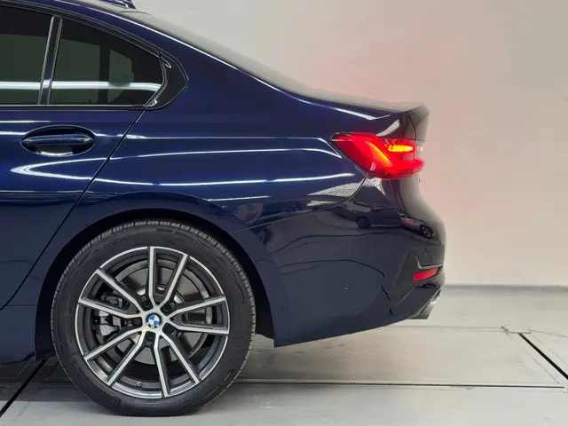BMW 3 Serie 330e eDrive Edition 2020 Hybride Benzine 4