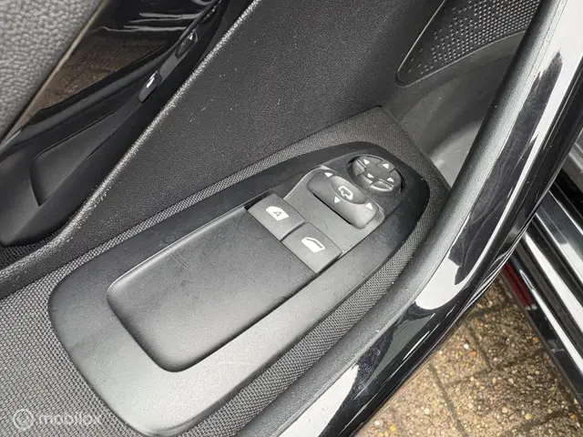 Peugeot 208 1.2 PureTech Signature 2019 Benzine 15