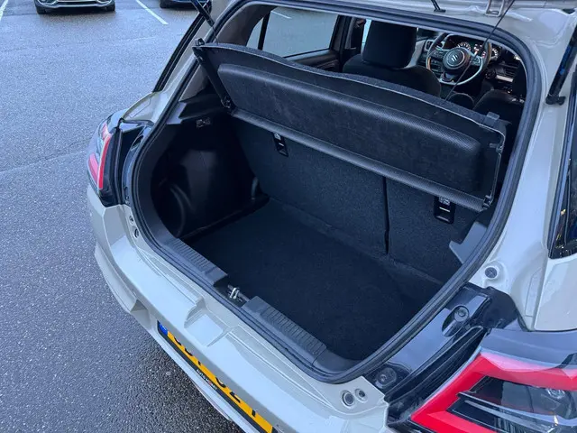 Suzuki Swift 1.2 Select Smart Hybrid 2024 Benzine 8