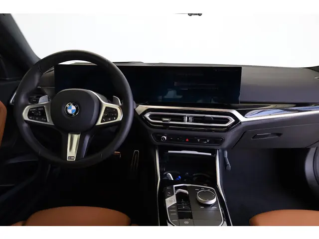 BMW 2 Serie Coupé 218i 2024 Benzine 10