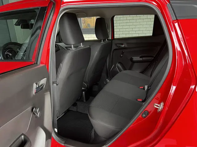 Suzuki Swift 1.2 Select Smart Hybrid 2023 Benzine 28
