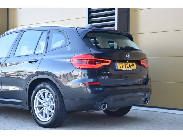 BMW X3 xDrive20i High Executive 2018 Benzine 4