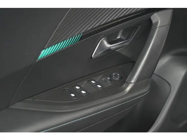 Peugeot 2008 PureTech 130 EAT8 Allure 2021 Benzine 26