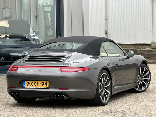Porsche 911 Cabrio 3.4 Carrera 4 2013 Benzine 29
