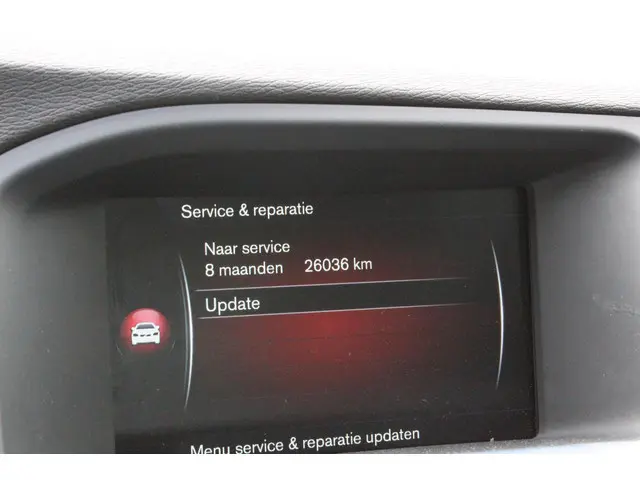 Volvo V60 1.6 T3 R-Design 2015 Benzine 35