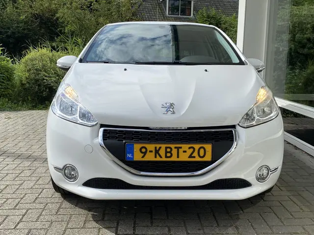 Peugeot 208 1.2i 82pk Active 2013 Benzine 13