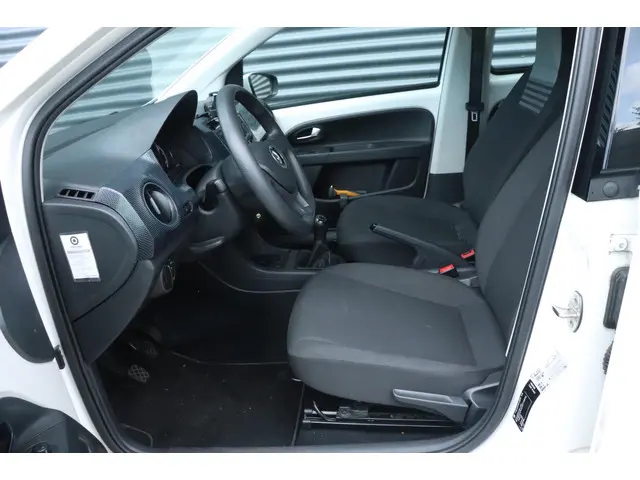 Volkswagen up! 1.0 BMT move up! | Facelift model 2017 Benzine 6