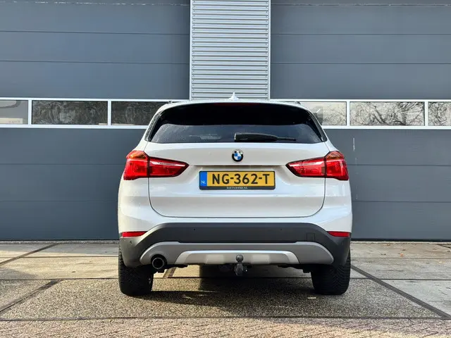 BMW X1 sDrive18i Centennial High Executive 2017 Benzine 5