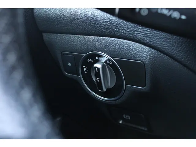 Mercedes-Benz GLA 180 Business 2018 Benzine 21