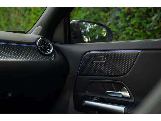 Mercedes-Benz GLA 250 e 2024 Hybride Benzine 21