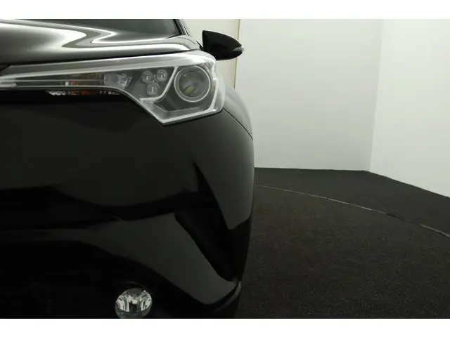 Toyota C-HR 1.8 Hybrid Executive 2017 Hybride Benzine 34