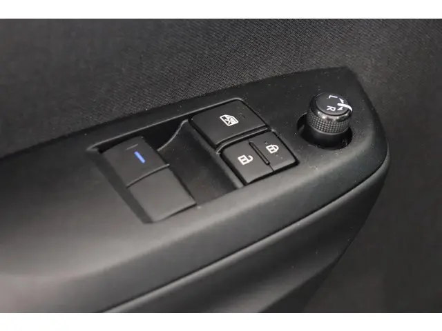 Toyota Yaris 1.5 Hybrid Active 2022 Hybride Benzine 24