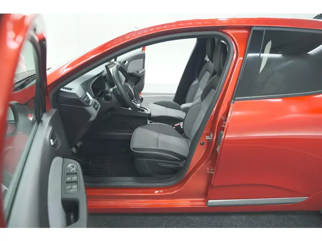 Renault Clio TCe 90 GPF techno 2024 Benzine 25