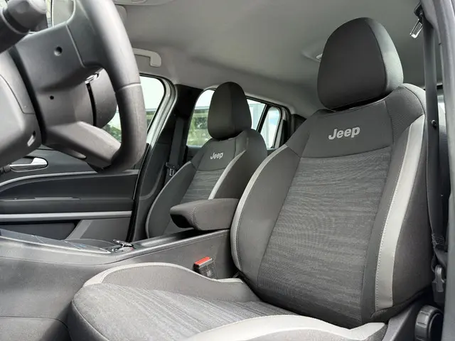 Jeep Avenger Longitude 54 kWh Aut. 2024 Elektrisch 11