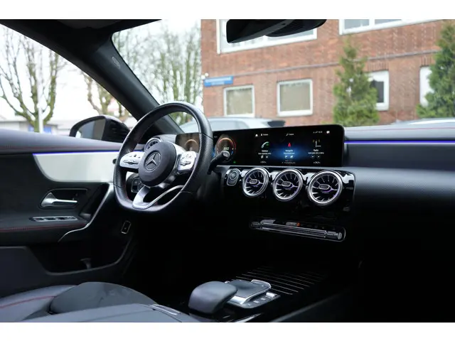 Mercedes-Benz CLA 250 e MAGNO AMG 2022 Hybride Benzine 23