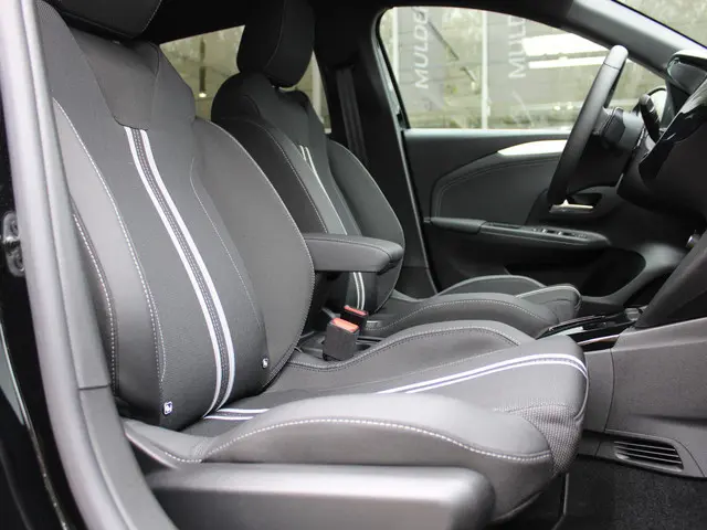 Opel Corsa 1.2 Turbo Hybrid GS 2025 Hybride Benzine 10