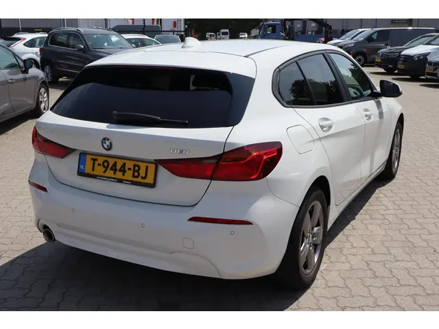 BMW 1 Serie 118i Executive Edition 2019 Benzine 6