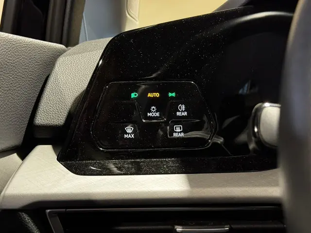 Volkswagen Golf 1.0 TSI Life Business 2023 Benzine 29