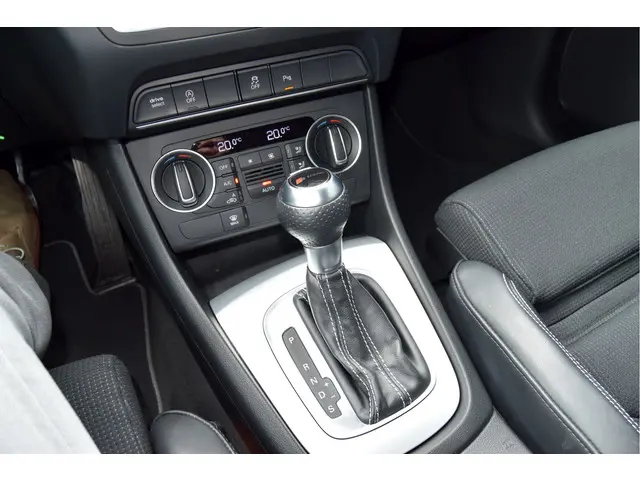 Audi Q3 1.4 TFSI CoD Sport S Line Edition 2017 Benzine 33