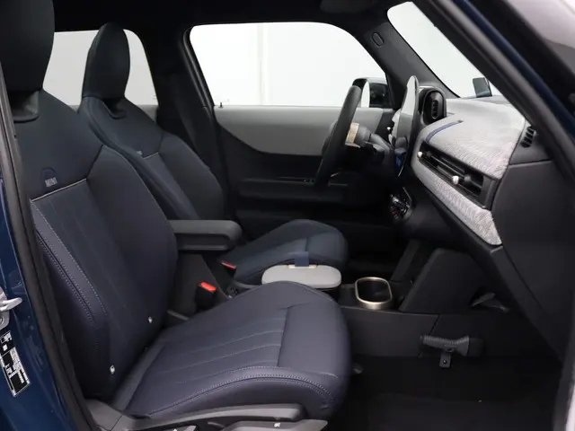 MINI 5-Deurs Cooper C 2024 Benzine 18